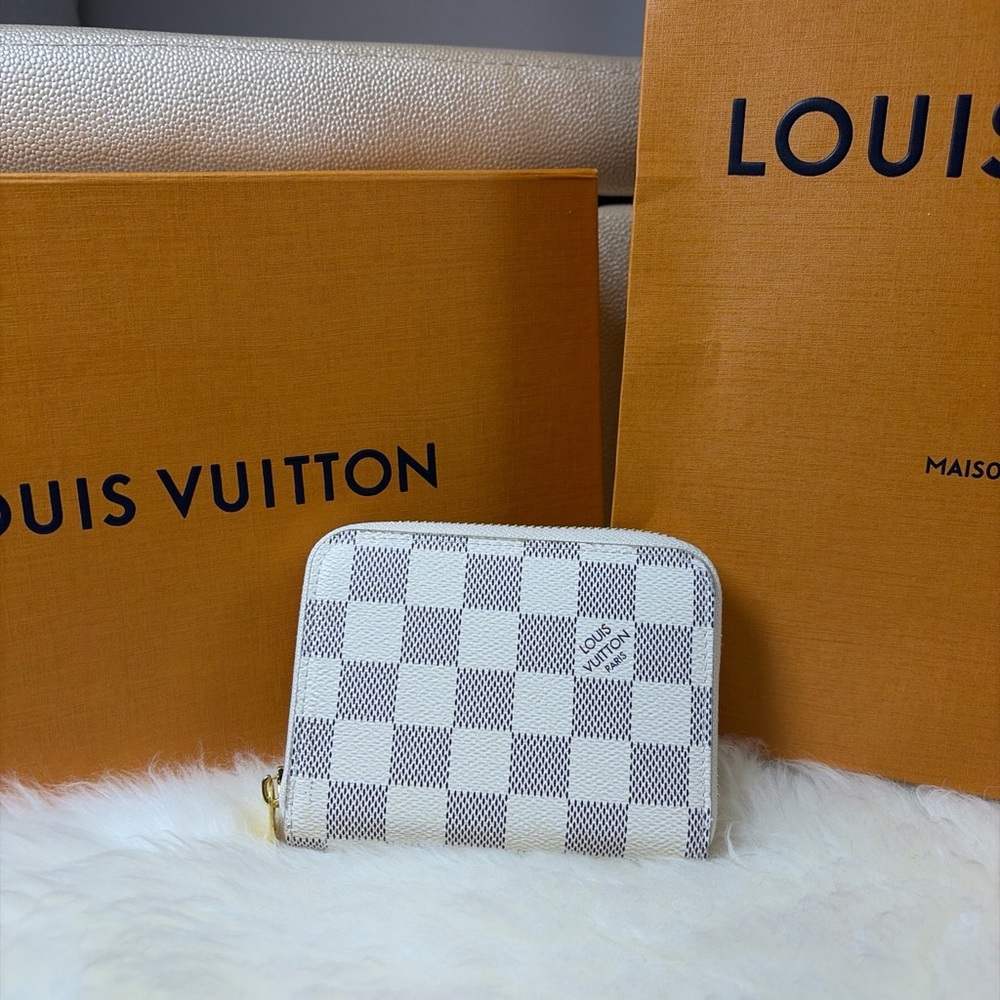 Compact Zippy Wallet in White